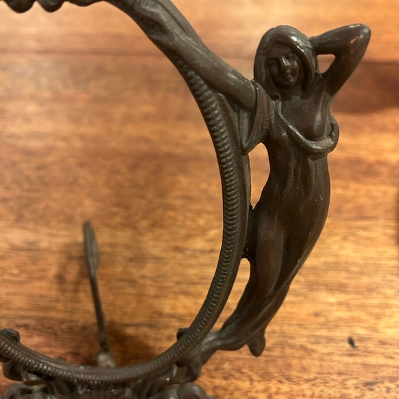 Art nouveau oval Photo Picture Frame Ornate Shell & Ladies Cast Iron. - Picture 3 of 6